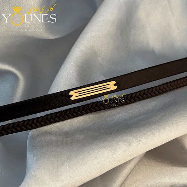 تصویر دوم دستبند طلا مردانه چرم گیس بافت قهوه‌ای مات